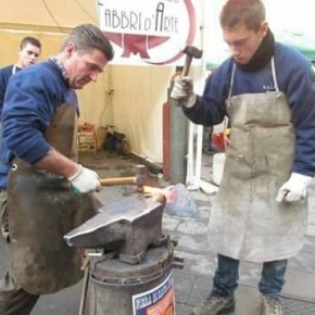 Pescia domenica 26 marzo Artigiani che battono il ferro