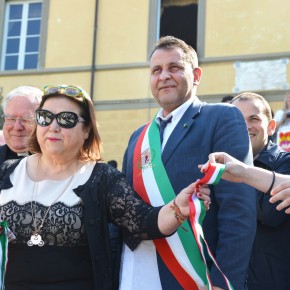 Pescia offre 3 luoghi fondamentali della filiera del verde alla kermesse “Vestire il paesaggio”  «Investire nel paesaggio»: la nuova parola d’ordine di Giurlani per il territorio pesciatino  Nel programma della manifestazione pistoiese “Vestire il paesaggio” inseriti appuntamenti a Villa Garzoni – Parco di Pinocchio, all’Istituto agrario Anzilotti e al Centro di ricerca per l’orto-florovivaismo. Il sindaco Giurlani: «stiamo lavorando alla creazione a Collodi di uno degli Osservatori locali del paesaggio previsti dalla Regione».