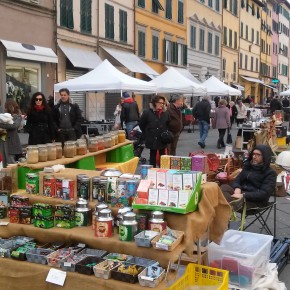 PASQUETTA IN PIAZZA CON PESCIA ANTIQUA