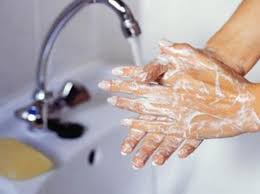 Global Handwashing day: lavarsi le mani è un rito salvifico che migliora l’umore e … il business!