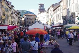 DOMENICA 11 NOVEMBRE ANTIQUARIATO IN PIAZZA MAZZINI A PESCIA