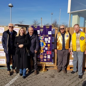 Lions Club Pescia. Pacchi Alimentari Natalizi per le famigie bisognose