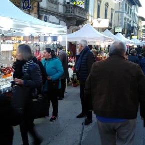 Montecatini Terme. IL MERCATINO DI NATALE IN VIA DON MINZONI