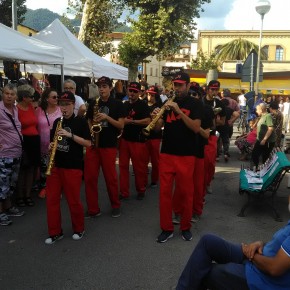 MERCATINO, MUSICA E BEN DUE MISS MONTECATINI IN VIA DON MINZONI