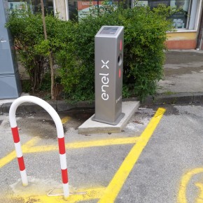 A PESCIA ARRIVA LA PRIMA CENTRALINA DI RICARICA PUBBLICA PER AUTO ELETTRICHE  GIURLANI E BELLANDI “PRIMO PASSO PER FAVORIRE LA MOBILITÀ SOSTENIBILE”