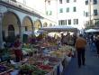 Pescia 25 aprile. Colori, farina e chicchi di caffè in Piazza del Grano