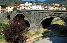 Riapre a doppio senso il Ponte del Duomo a Pescia, ma senza il transito dei bus .