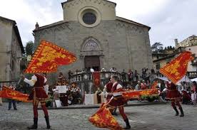 IL PRIMO MAGGIO VA IN SCENA PESCIA MEDIEVALE     AL PALAGIO FINO AL 12 MAGGIO “IL BAULE DELLA NONNA PRENDE VITA ”