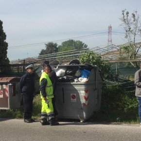 Si stringono i controlli sull’abbandono illecito di rifiuti : già più di  20 le persone denunciate dalla Polizia Municipale di Pescia con la collaborazione dei  Carabinieri Forestali .     Giurlani “Problema da risolvere, con il contributo di tutti”