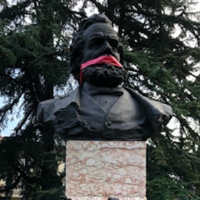 No alla censura, CasaPound imbavaglia le statue in oltre cento città italiane