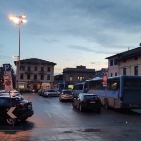 Dal 21 Dicembre niente più bus in sosta di notte e nei festivi in piazza XX Settembre a Pescia. Arrivano le paline di segnalazione per le corse.