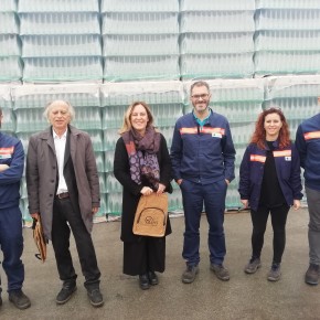 L’assessore regionale Federica Fratoni e quello comunale Aldo Morelli in visita alla vetreria Verallia di Pescia