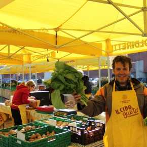 QUARRATA. TORNA IL MERCATO CAMPAGNA AMICA  Giovedì 30 aprile dalle 8.30 alle 12.30 in piazza Risorgimento     ORTOFRUTTA, CARNE, PESCATO FRESCO DEL TIRRENO E SOLIDARIETÀ  Continua la spesa sospesa a favore di chi ha più difficoltà