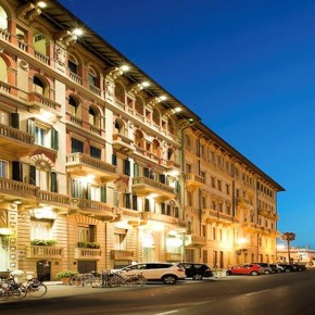 Quinto appuntamento con UN MARE DI LIBRI all'Hotel Esplanade di Viareggio  giovedì 30 luglio