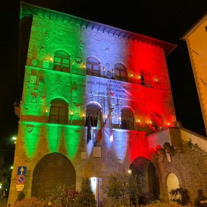 Pescia riflette sul risparmio energetico spegnendo simbolicamente le luci di piazza Mazzini venerdì 26 e sabato 27 marzo 2021