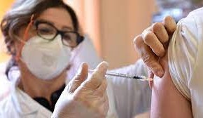 Guja Guidi “Chi va a vaccinarsi arrivi in tempo utile, senza intasare l’Hub di Pescia ”     Il sindaco facente funzioni ha fatto un sopralluogo all’ex-Filanda