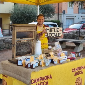 Pistoia sabato in via dell’Annona. AL MERCATO CAMPAGNA AMICA DI PISTOIA ARRIVA IL DOLCE MIELE DELLA SVIZZERA… PESCIATINA