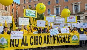 CIBI ARTIFICIALI: TOSCANA IN PRIMA LINEA PER TRAGUARDO STORICO LEGGE CHE VIETA CIBO SINTETICO, E ANCHE BURGER E SALSICCIA FAKE