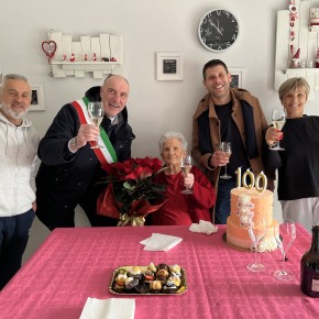 Gli auguri del Comune di Chiesina Uzzanese alla centenaria Ilia Bertolozzi