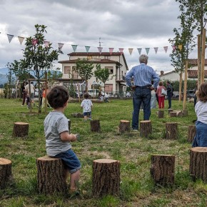 Pistoia. Riqualificato il giardino dell'asilo nido 'Il Faro', un'area verde per imparare e giocare  Messe a dimora oltre 20 piante, tra alberi ad alto fusto e da frutto