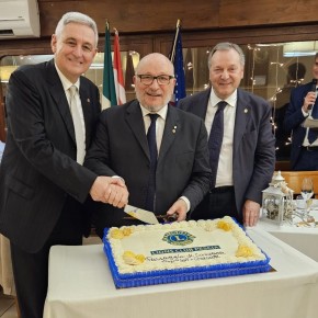 Lions Club Pescia.  Passaggio della campana fra il Past President Marco Borgioli ed il nuovo Presidente per l’annata 2024-2025 Antonio Grassotti.