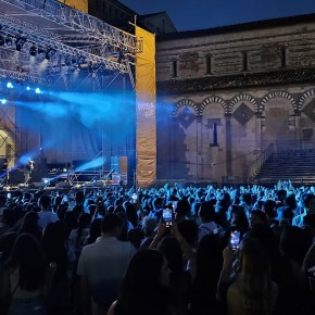 Pistoia Blues Festival: gran finale sabato 13 luglio con Antonello Venditti e Devon Allman Project A disposizione il Treno Blues Pistoia-Firenze all’una di notte. Pistoia Blues City: concerti diffusi gratuiti; Blues Market nelle vie del centro