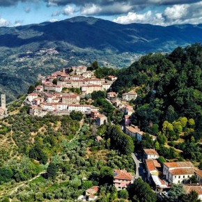 GASTRONOMIA, SPETTACOLI, SIMPOSIO DI SCULTURA DELLA PIETRA SERENA:  LA GRANDE ESTATE 2024 DI VELLANO