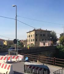 DISAGI DI PONTE ALL’ABATE: IL SINDACO SCRIVE ALLA REGIONE PER INTERVENIRE VERSO GLI ALTRI ENTI PER I CONTROLLI SUI TIR.  Sui numerosi tir che quotidianamente arrivano a Ponte all’Abate interviene il Sindaco di Pescia Riccardo Franchi.