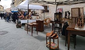 Pistoia, domenica 22 settembre la Fiera dell’antiquariato per le vie del centro Gli operatori esporranno la propria merce dalle 8 alle 19