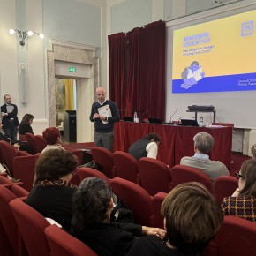 FONDAZIONE CARIPT: 2,5 MILIONI PER LE SCUOLE PISTOIESI Le iniziative per l’educazione, l’istruzione e la formazione presentate in un incontro con dirigenti e docenti a Palazzo de’ Rossi