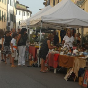 BORGO A BUGGIANO centro storico corso INDIPENDENZA MERCATINO CURIOSANDO & RICICLANDO  antiquariato, artigianato, collezionismo e vintage DOMENICA 17 NOVEMBRE 2024 dalle ore 9,oo