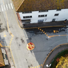 Chiesina Uzzanese - Sulla rotatoria di via Cavour l'opposizione ha sollevato il problema alla Polizia Stradale ed alla Prefettura di Pistoia. Dopo un primo accesso agli atti presentata anche un'interrogazione al Sindaco.