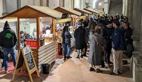 Il Desco 2024: numeri da record e un impatto economico da 1,7 milioni di euro per Lucca La diciannovesima edizione della mostra mercato dei prodotti enogastronomici attira quasi 26.000 visitatori e genera un significativo ritorno economico per la città.