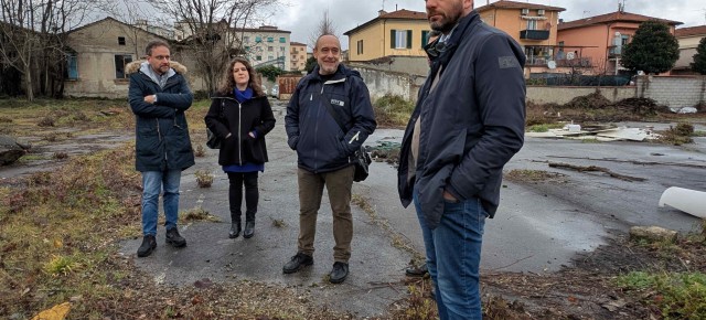 Sopralluogo del sindaco Tomasi di Pistoia all'area ex Ricciarelli dove sorgeranno 16 nuovi alloggi ERP