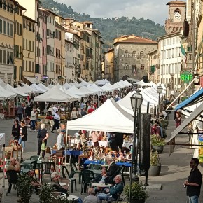 PIAZZA MAZZINI E CENTRO STORICO  DOMENICA 23 FEBBRAIO. PESCIA ANTIQUA