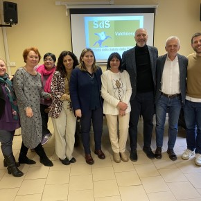 Tutela dei minori rinnovato il protocollo fra SdS Valdinievole e “Amici di Erika” Obiettivo prioritario dell’accordo il supporto a bambini e adolescenti in situazioni di difficoltà e disagio. Necessario stabilire un maggiore confronto e condivisione per il benessere di bambini e bambine